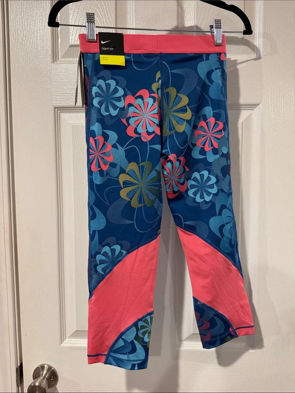 NWT NIKE PRO Floral Capri Leggings in Blue & Pink kids size large